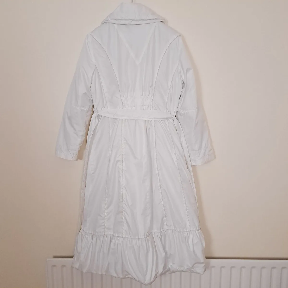 Alexo Vintage White Ruffle Hem Puffer Coat 10-12UK - Image 3