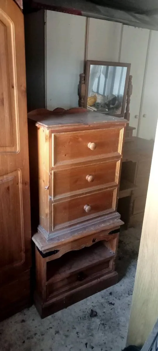 Pine Bedroom furniture - Image 1