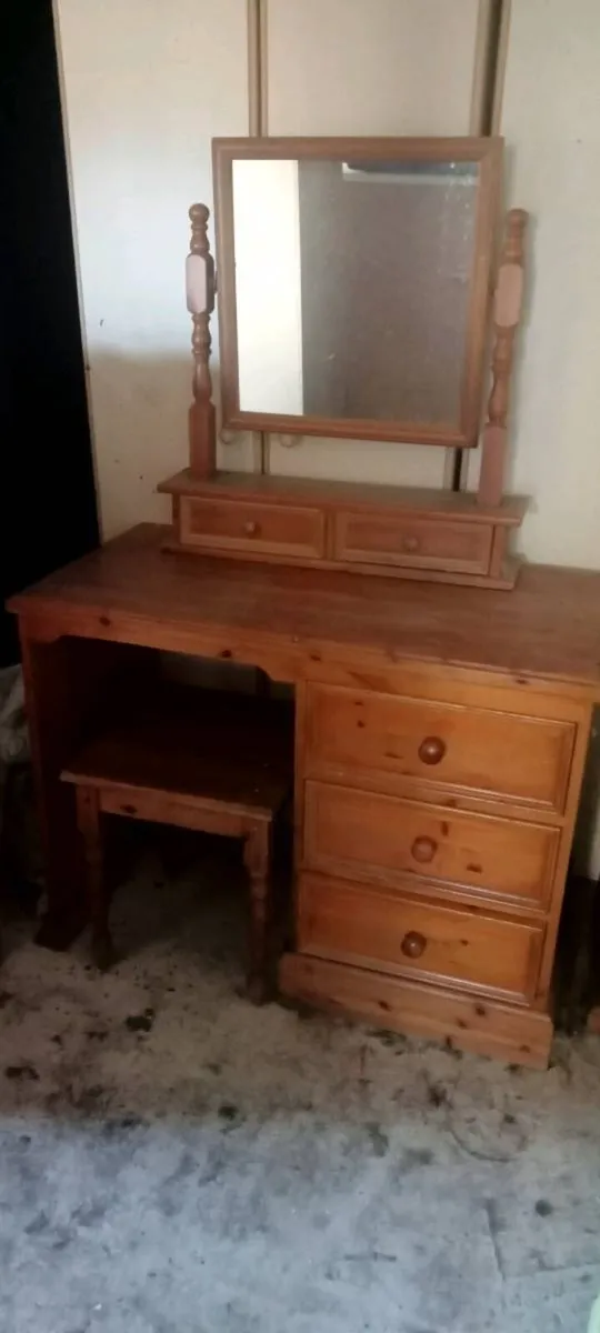 Pine Bedroom furniture - Image 4