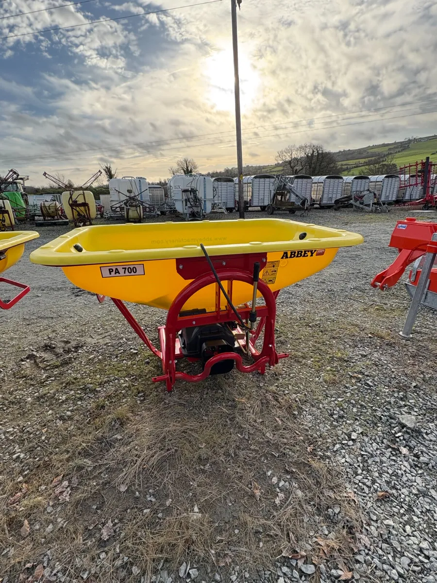 New Abbey Fertiliser Spreader PA700 - Image 1