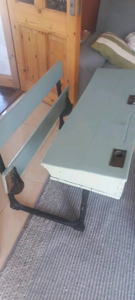 Old school desk - Image 2