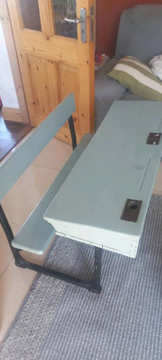 Old school desk - Image 3