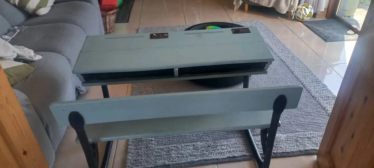 Old school desk - Image 4