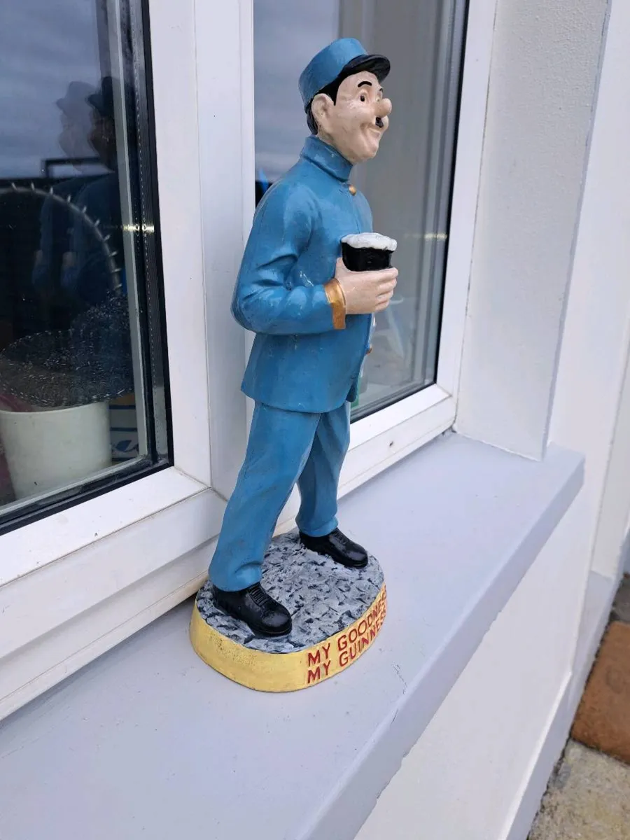 Large Guinness  zoo keeper - Image 3