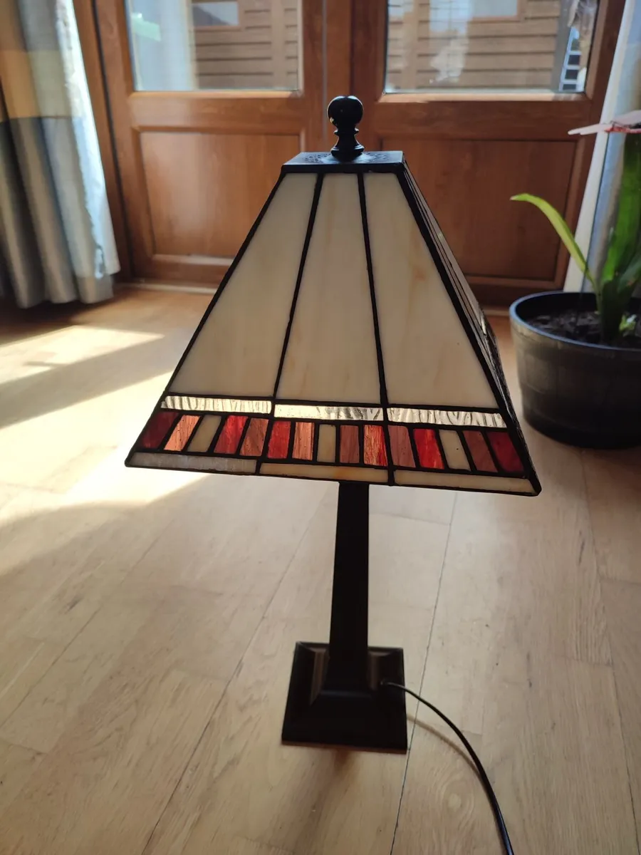 Burgundy Tiffany Lamp - Image 2