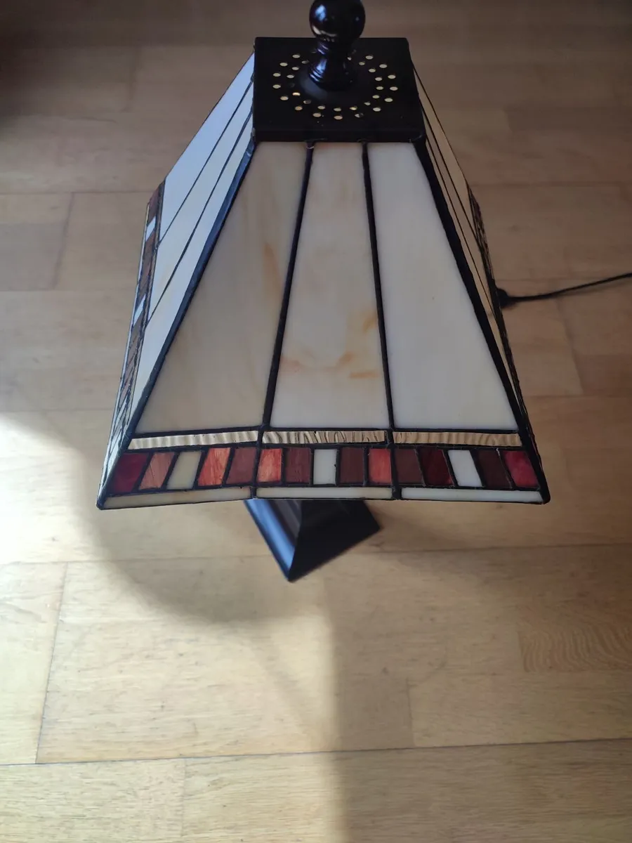 Burgundy Tiffany Lamp - Image 3