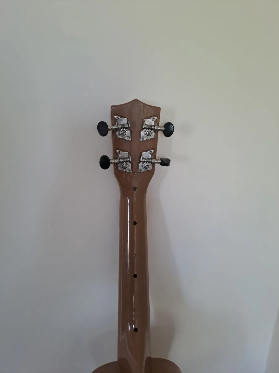Ukulele - Image 3