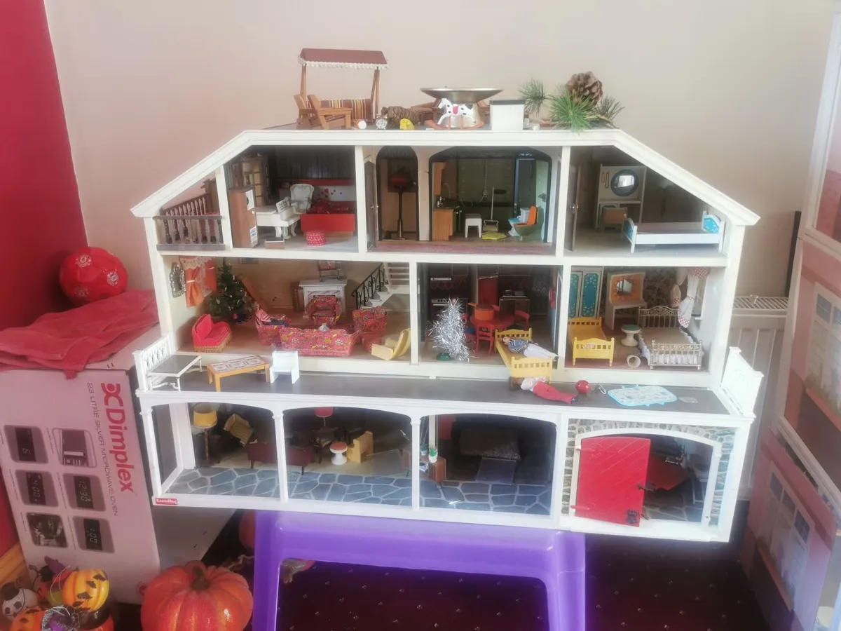 Dolls house - Image 3