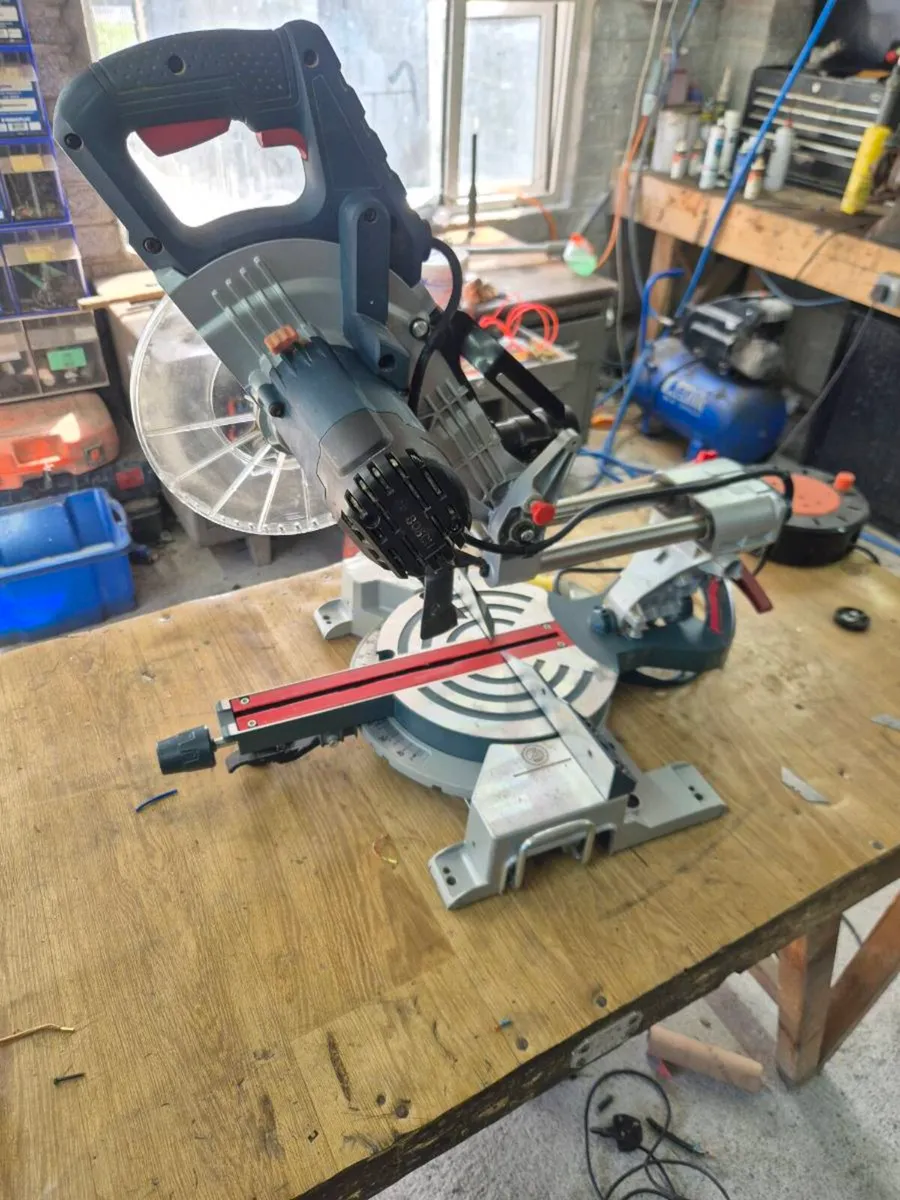 Bosch gcm800 JS compound meter saw - Image 2