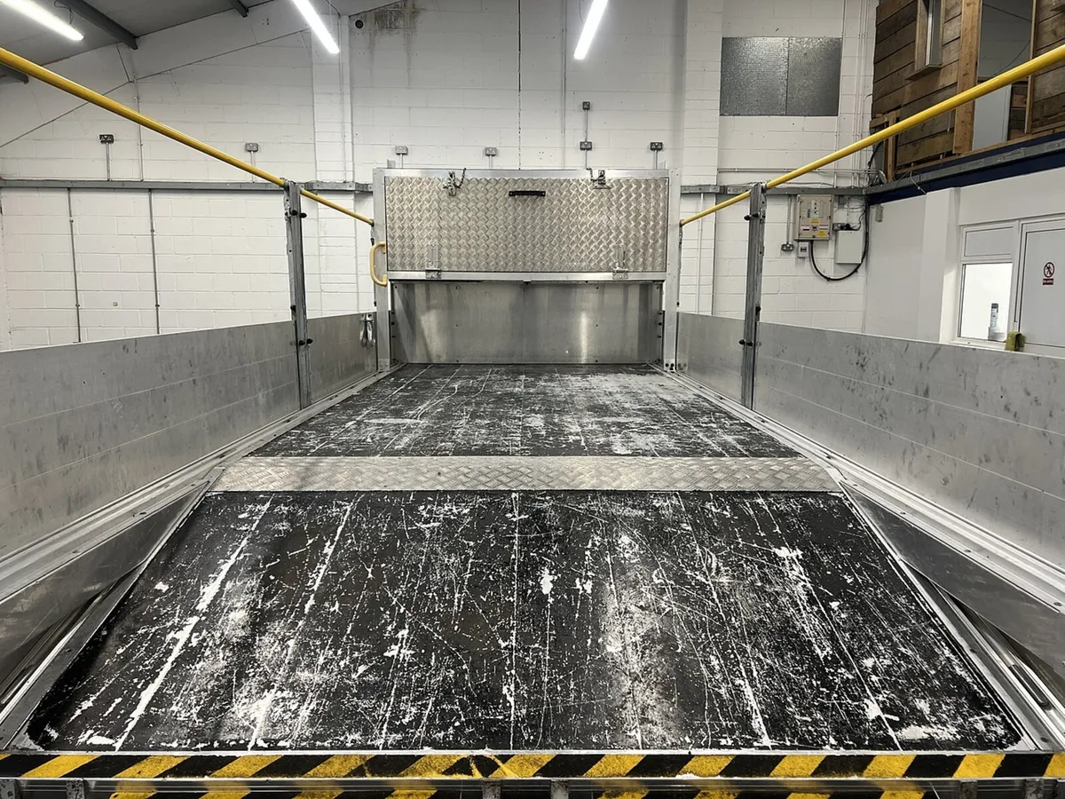 2024 Renault Master Dropside Van - Image 3