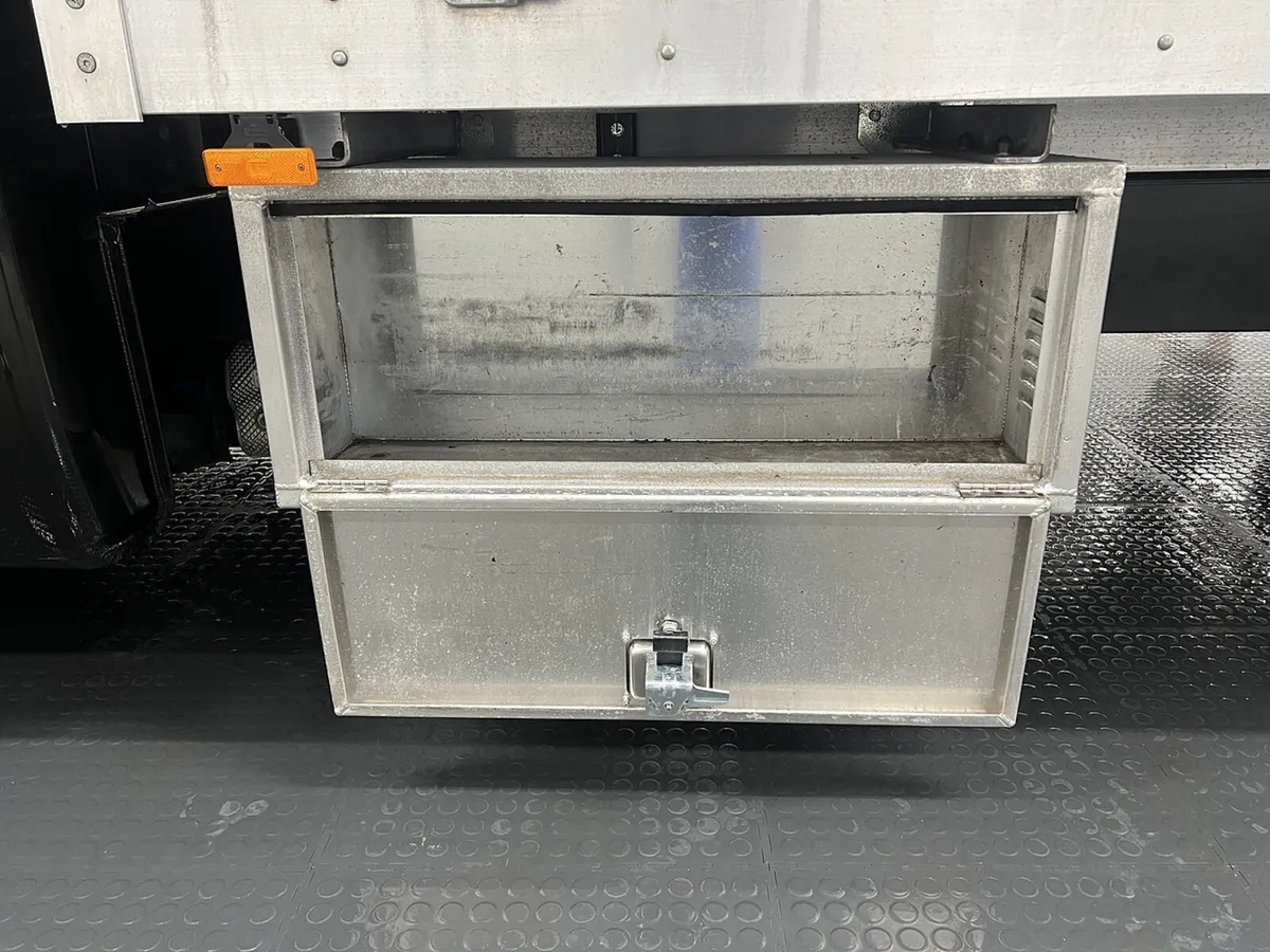 2024 Renault Master Dropside Van - Image 4