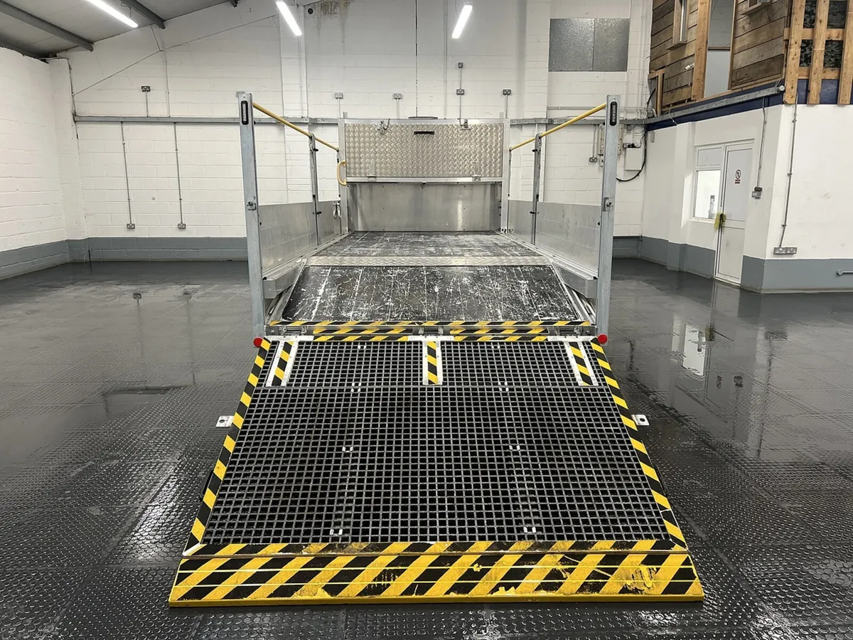 2024 Renault Master Dropside Van - Image 2