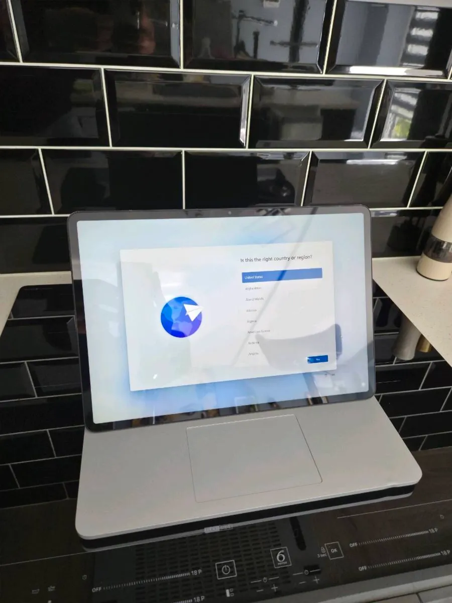 Microsoft surface studio laptop - Image 2