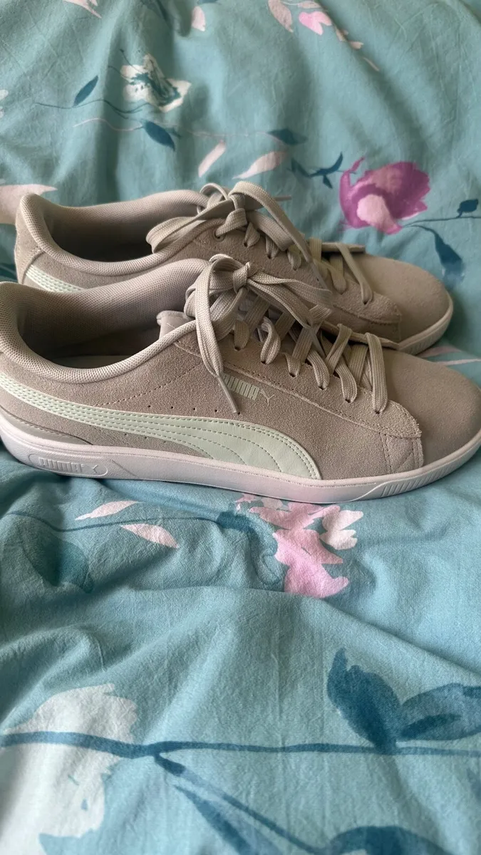 Womens puma shoes - Image 1