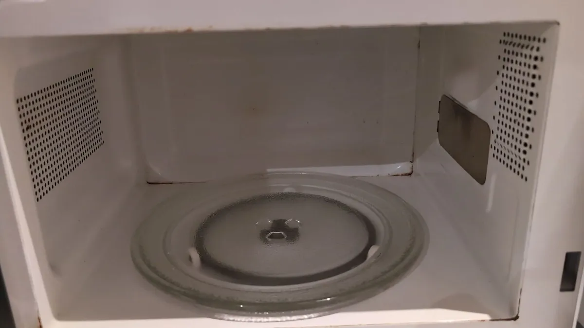 Free 20L 800W Microwave – Collecti Only - Image 1