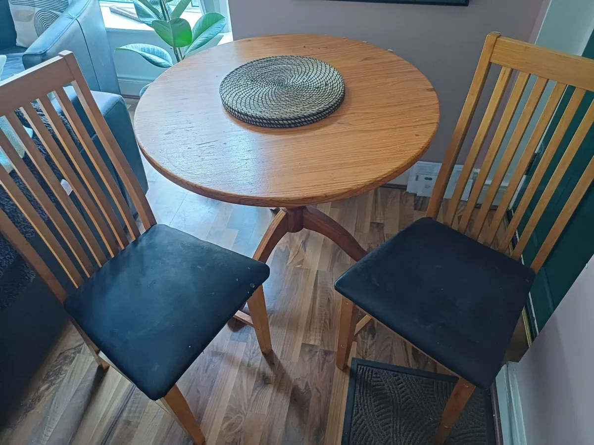 Table and chairs - free to collect - Image 1