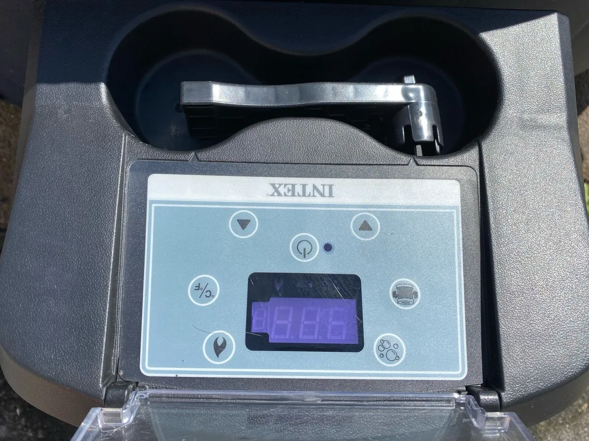 New Hot Tub - Image 2