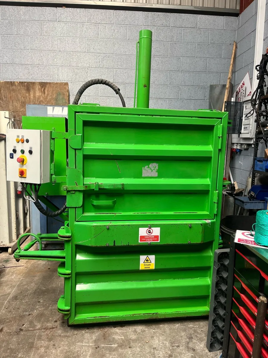 200kg cardboard plastic baler compactor recycling - Image 1