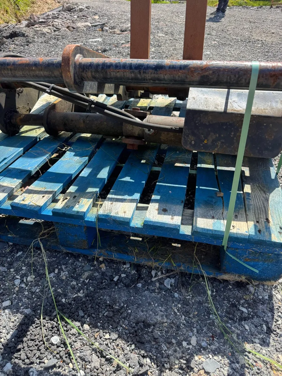 Manitou sliding carriage and forks - Image 4