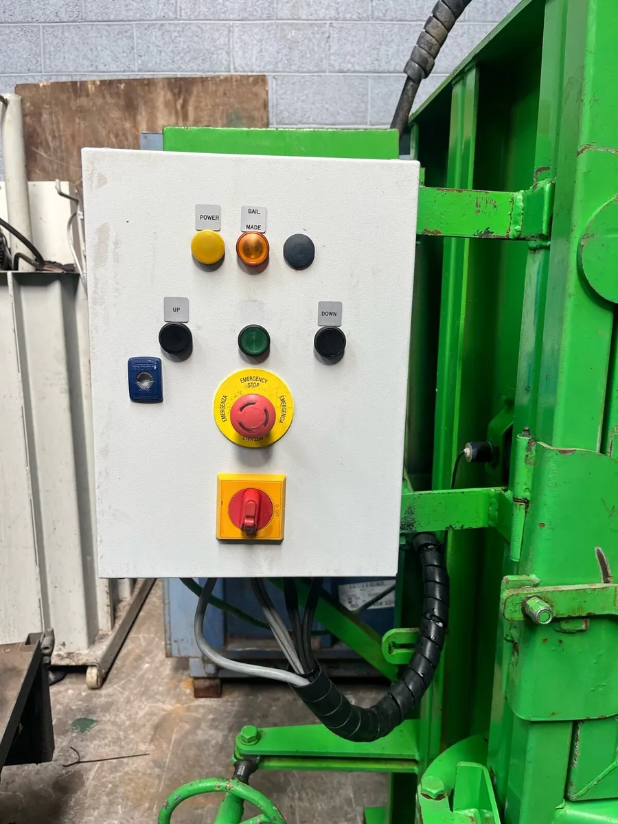 200kg cardboard plastic baler compactor recycling - Image 3