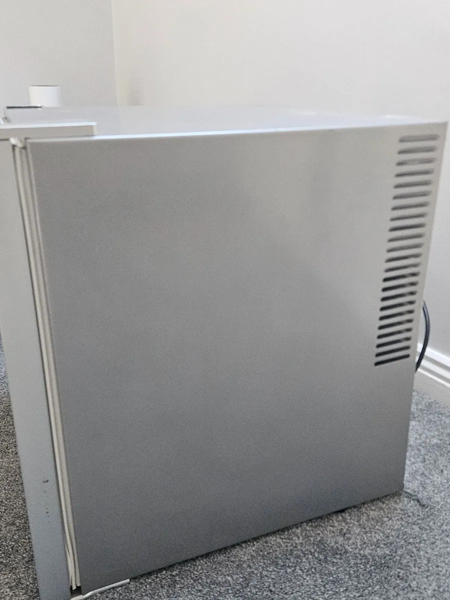 Drinks and Wine Cooler 48L - Image 4