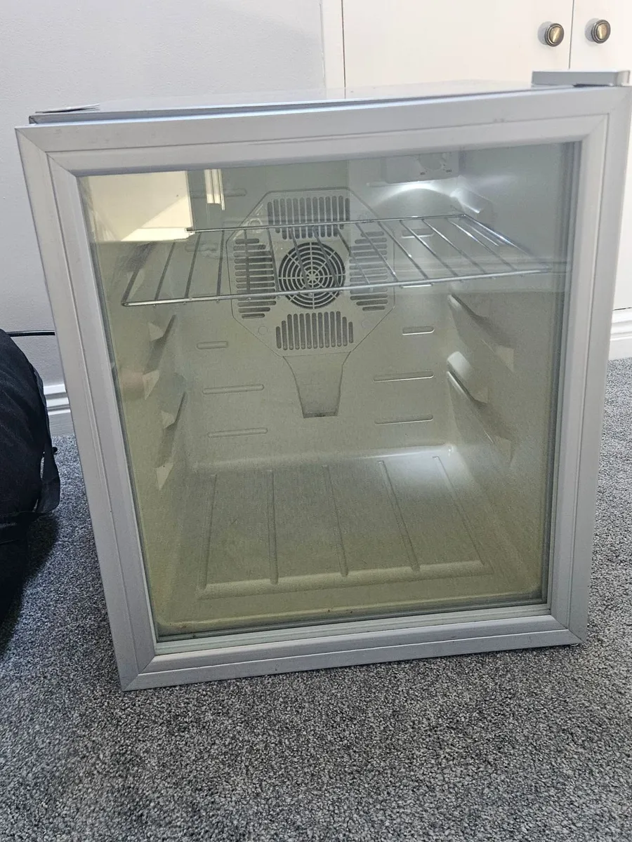 Drinks and Wine Cooler 48L - Image 1