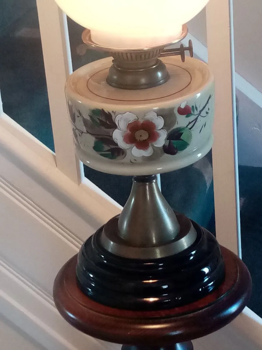Vintage oil Lamp and Pedestal - Image 3