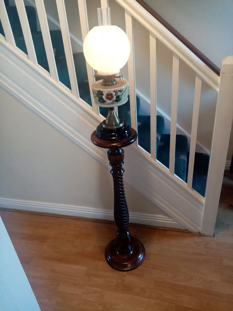 Vintage oil Lamp and Pedestal - Image 4