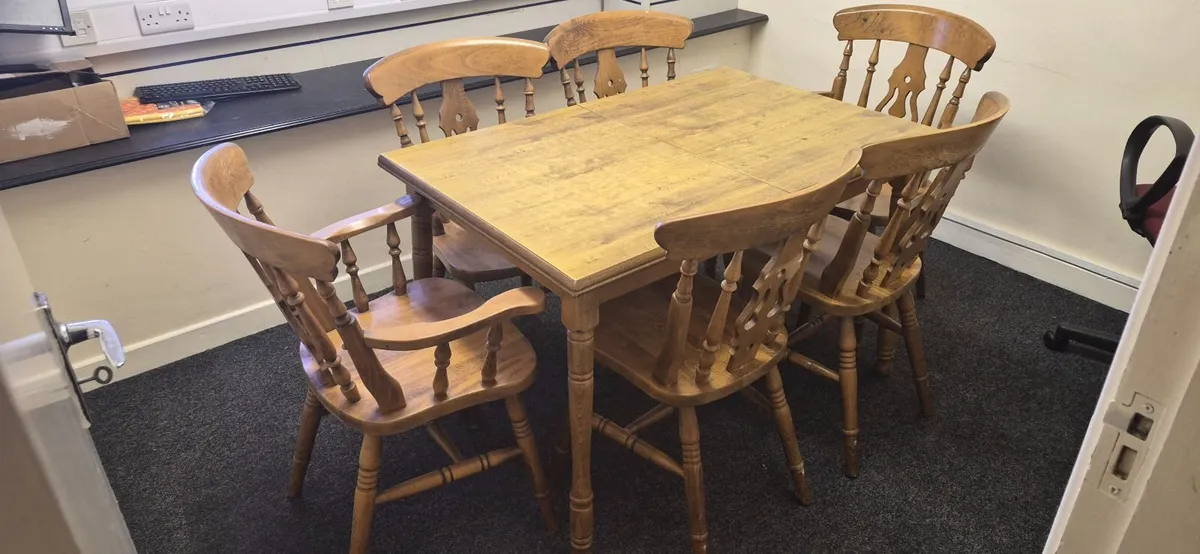 Table and Chairs - Image 3