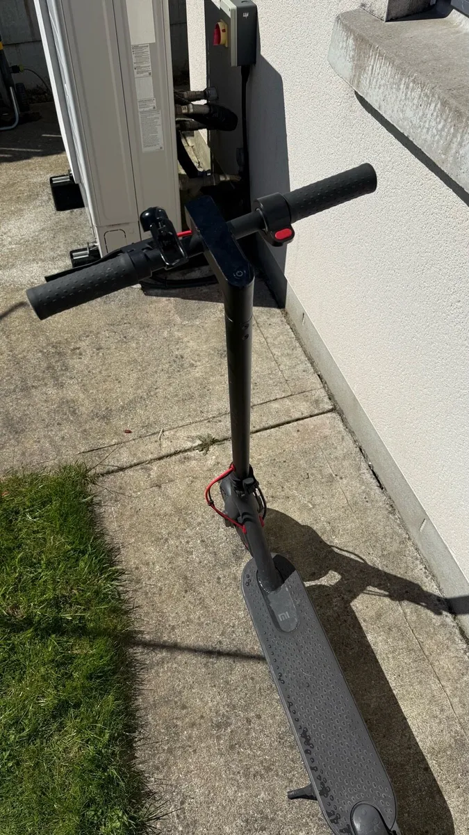 Xiaomi mi electric scooter Pro - Image 3