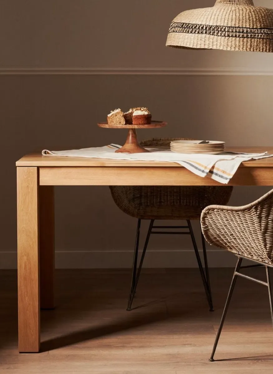 Dining table - Image 2