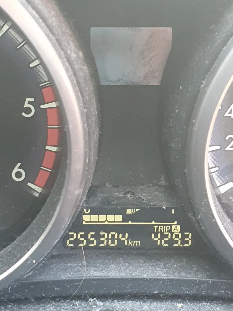 Damaged cars to clear - Image 2