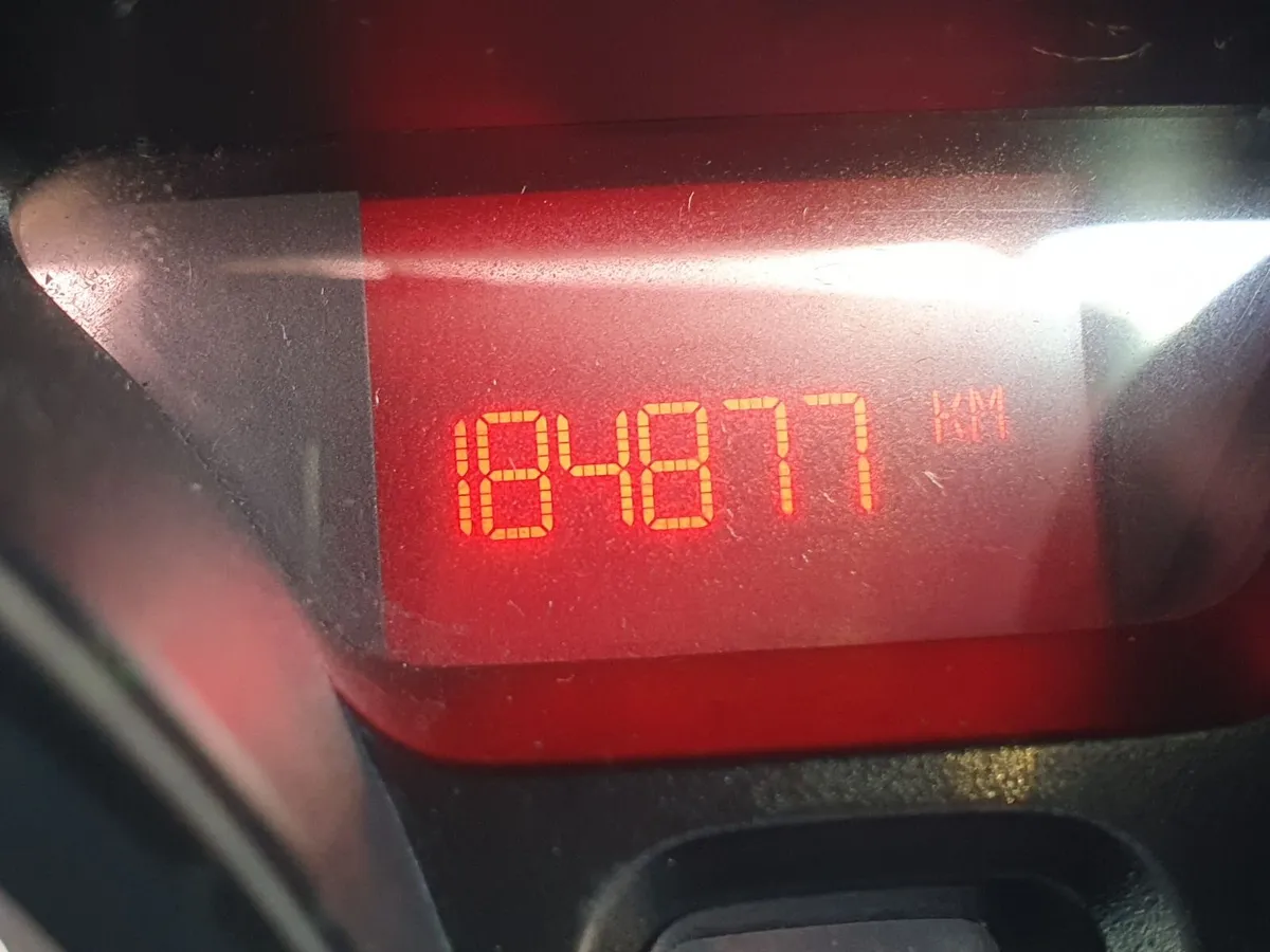 Damaged cars to clear - Image 3