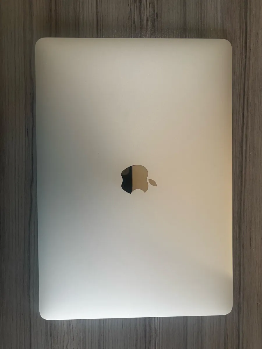 Mac book Air 2018 - Image 2