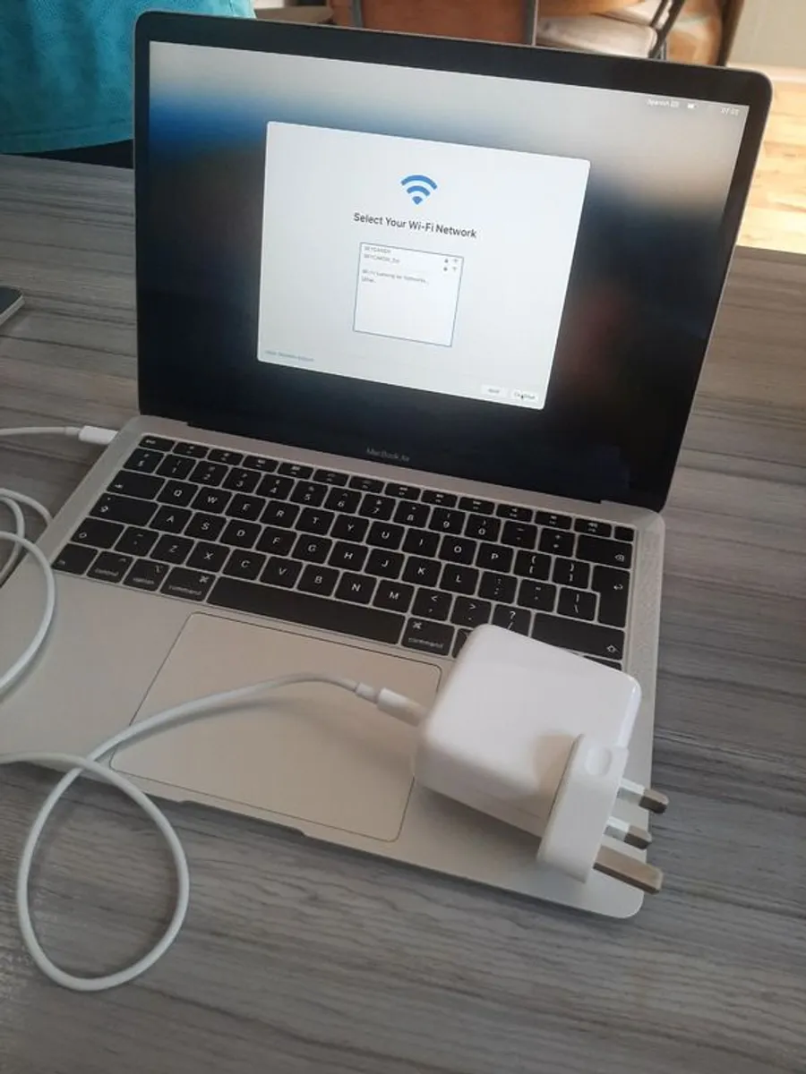 Macbook Air 2018 13.3 i5 - Image 1