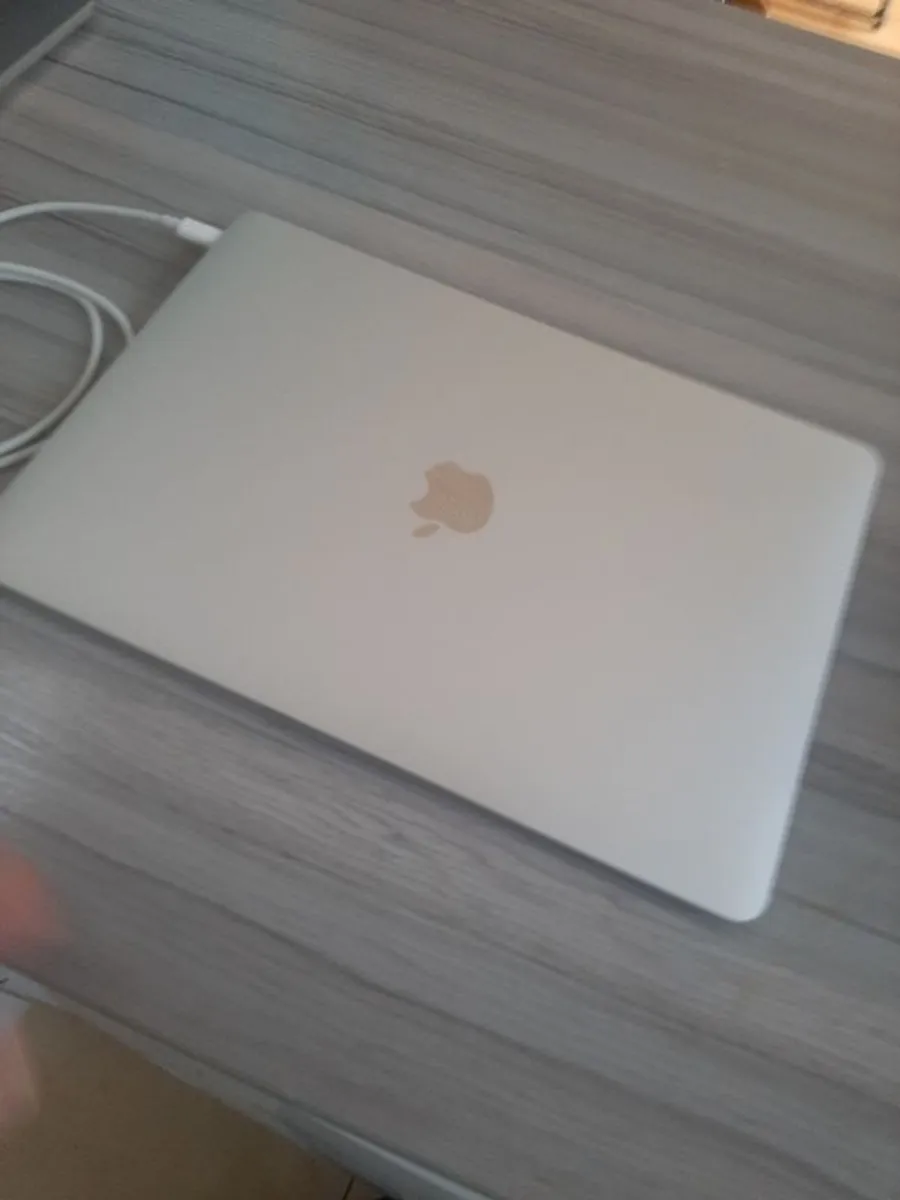 Macbook Air 2018 13.3 i5 - Image 3