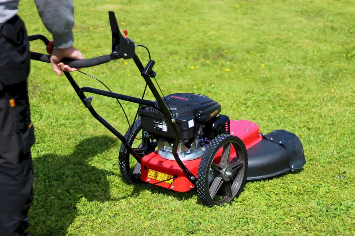 Piranha WBT60 Wheeled Trimmer - Image 3