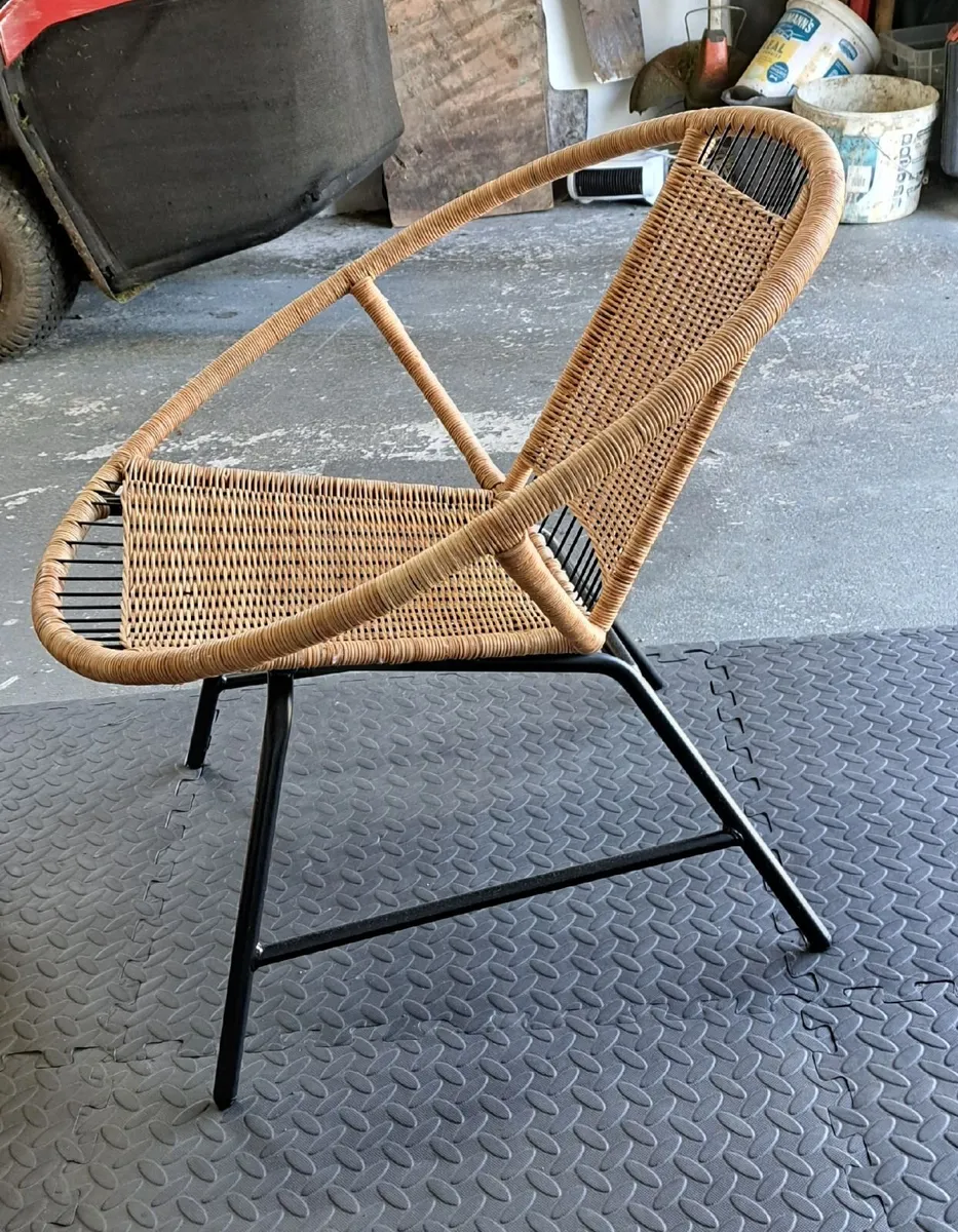 Wicker chair & basket - Image 1