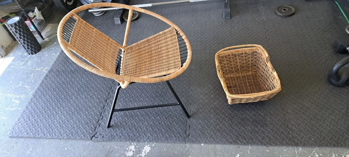 Wicker chair & basket - Image 3