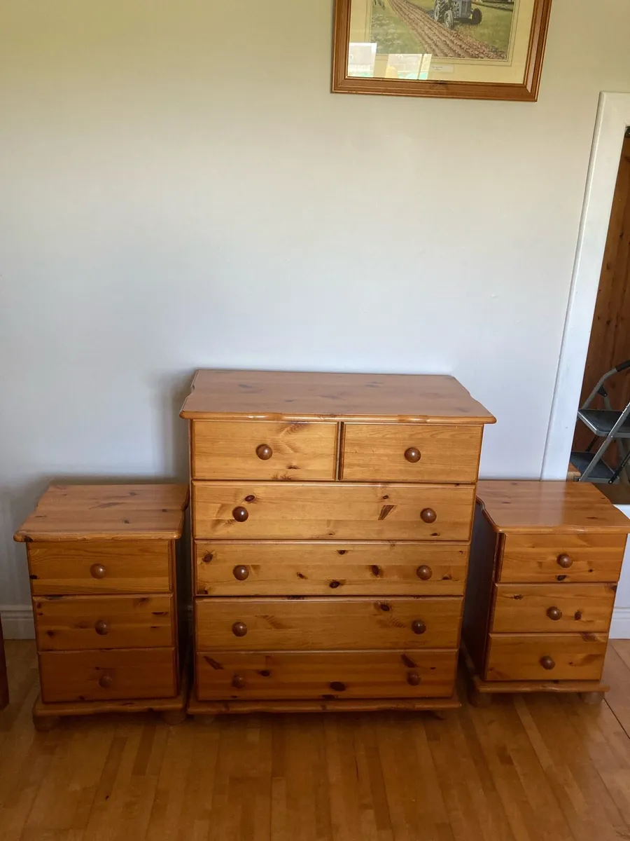 Wardrobe, chest drawers and two lockers - Image 4