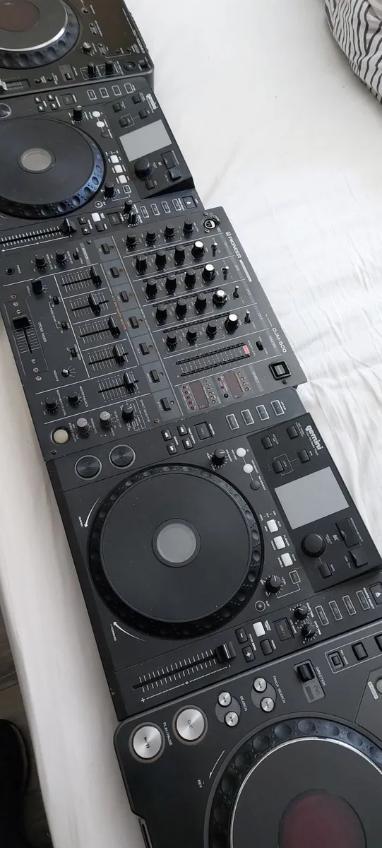 Dj equipment - Image 1