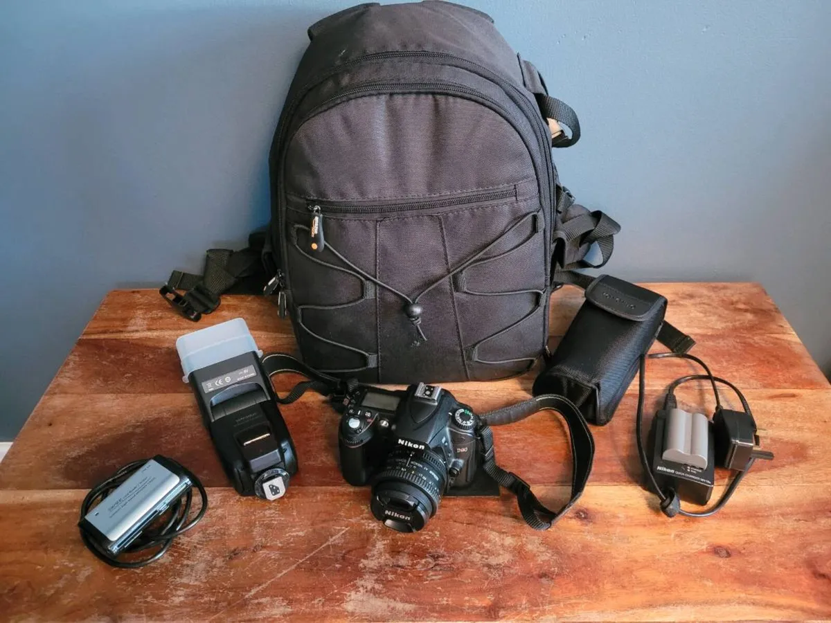 Nikon D90 Kit - Image 1