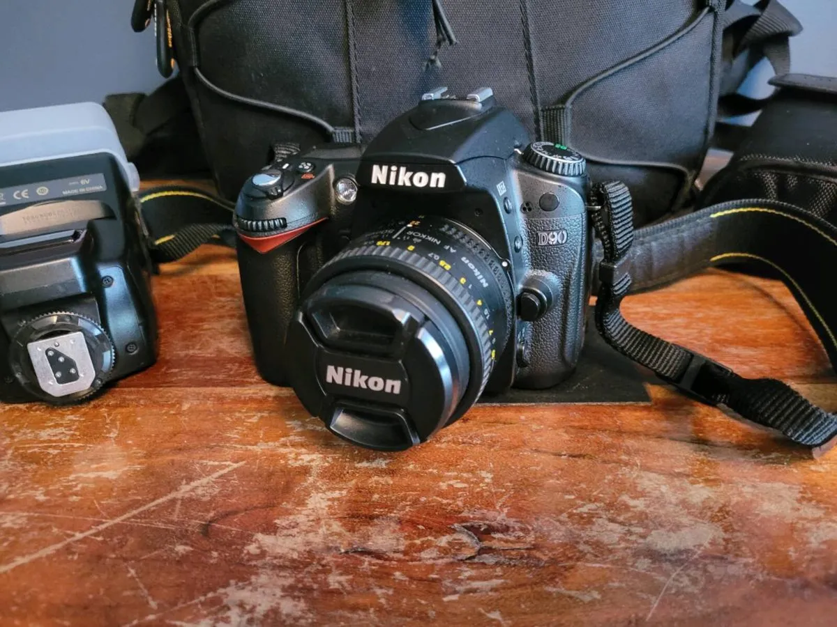 Nikon D90 Kit - Image 2