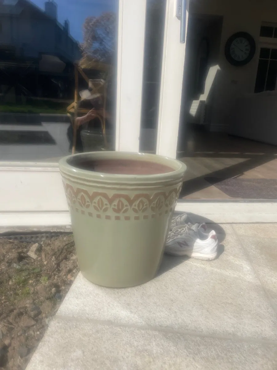 Flower pots - Image 1