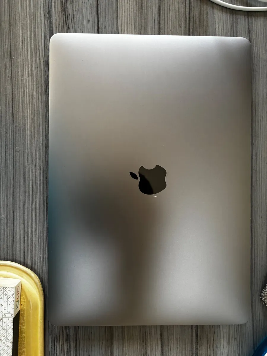 Mac book Air 2017 - Image 2