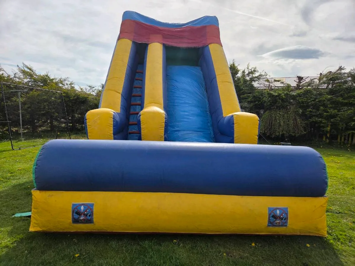 Bouncing castle - Image 1