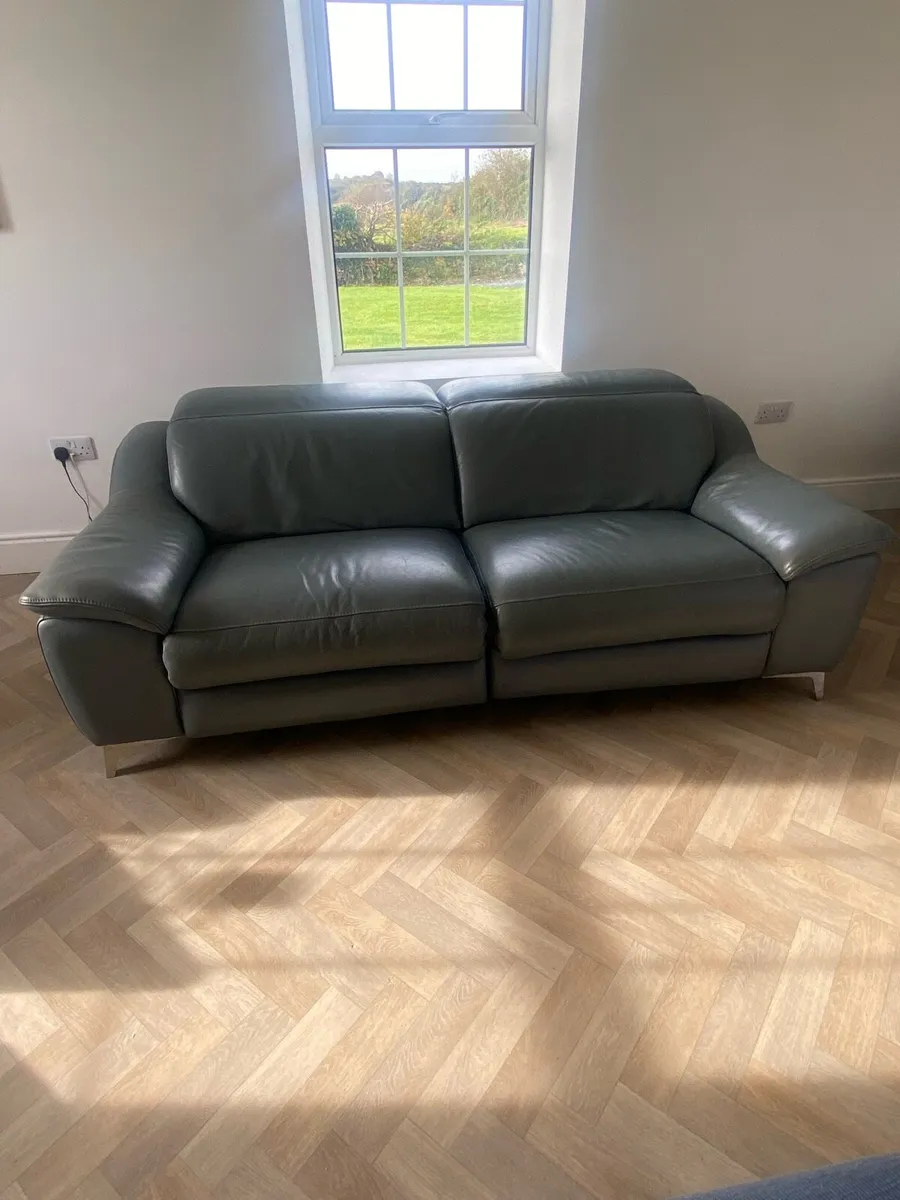 Ez Living Power recliner - Image 1