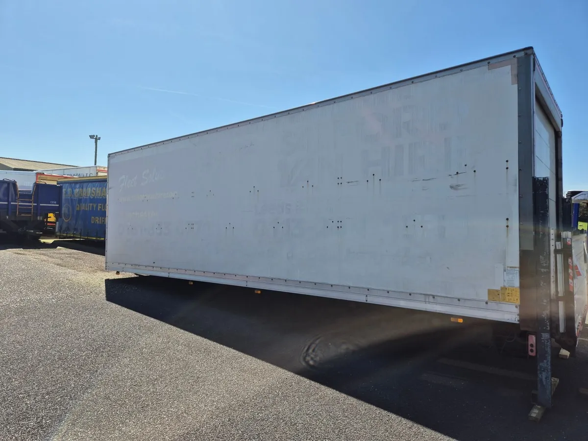GRP Box Body 26ftx8ftx8ft4" with 1.5 ton tail lift - Image 2