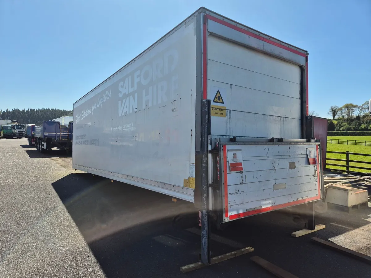 GRP Box Body 26ftx8ftx8ft4" with 1.5 ton tail lift - Image 1