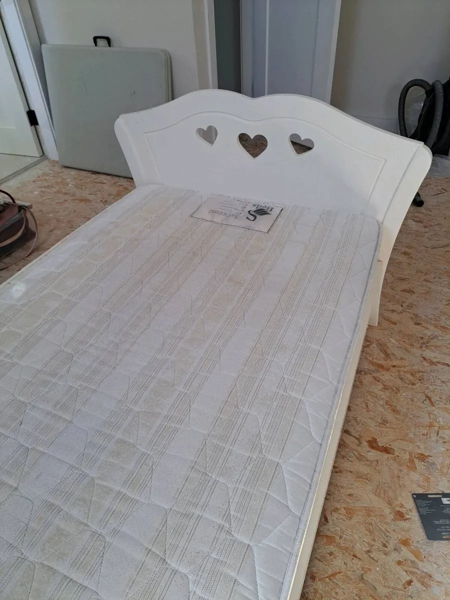 Girls single bed with large storage - Image 1